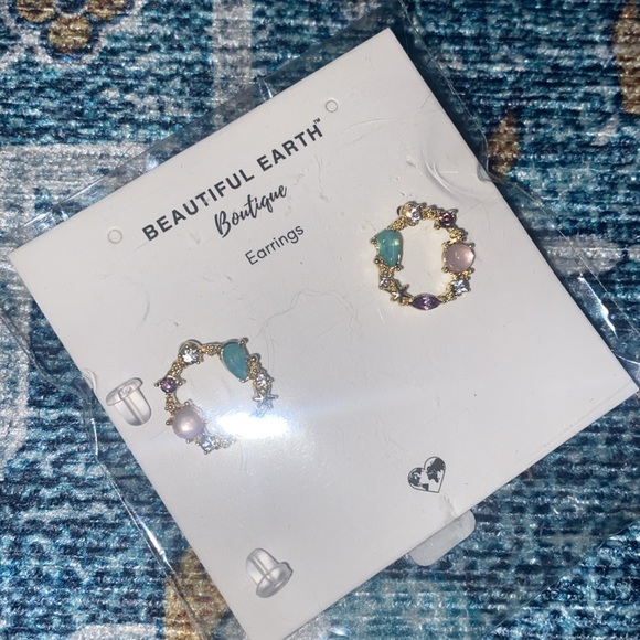 🆕BEAUTIFUL EARTH Floral Wreath Earrings - Picture 6 of 8